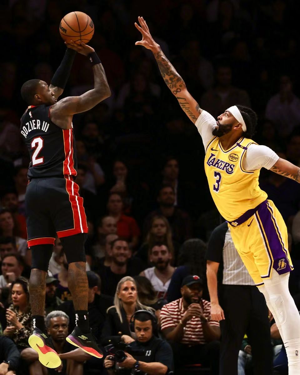 湖人遭遇两连败，詹皇表现低迷